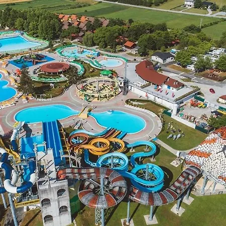 Apartmán F95 Aqualuna Kamp Natura Swimming Card Not Included *